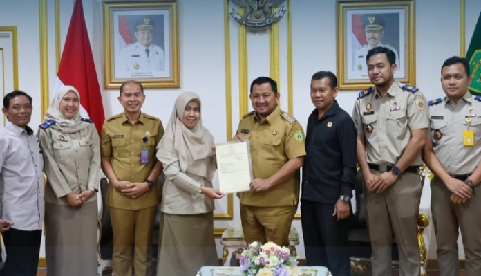 Penyerahan Sertifikat Aset Tanah